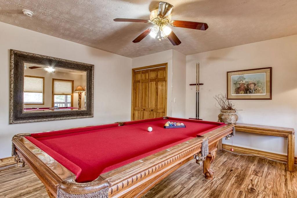 The Nuthouse Ii, Pool Table, Wifi, 1089 Free Tickets Each Paid Day, Dollywood And More Sevierville Værelse billede